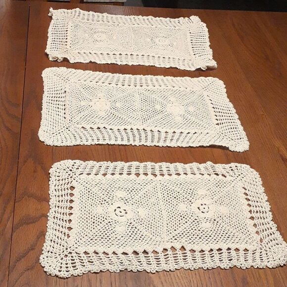 3 pc bundle vintage hand crocheted ecru mats - Picture 1 of 5
